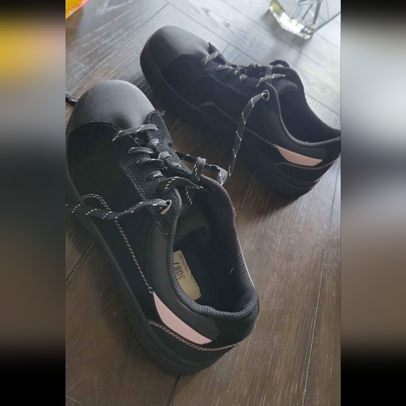 Women's 9½ Steel Toe Shoes Black With White. Oil & Slip Resistant - Picture 5 of 8